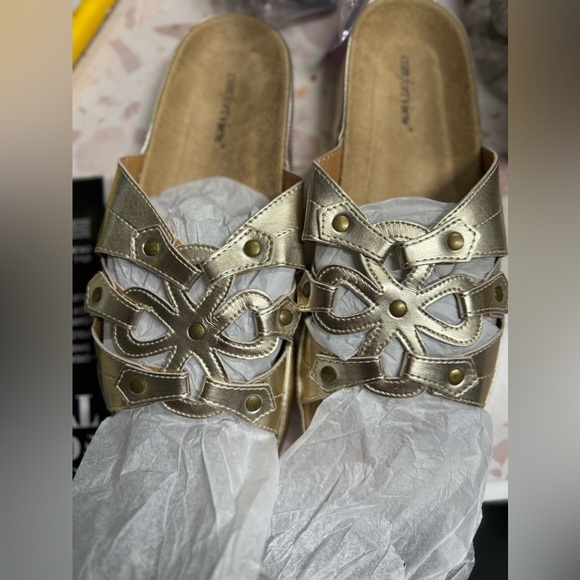 Golden summer sandals‎ - Picture 1 of 3